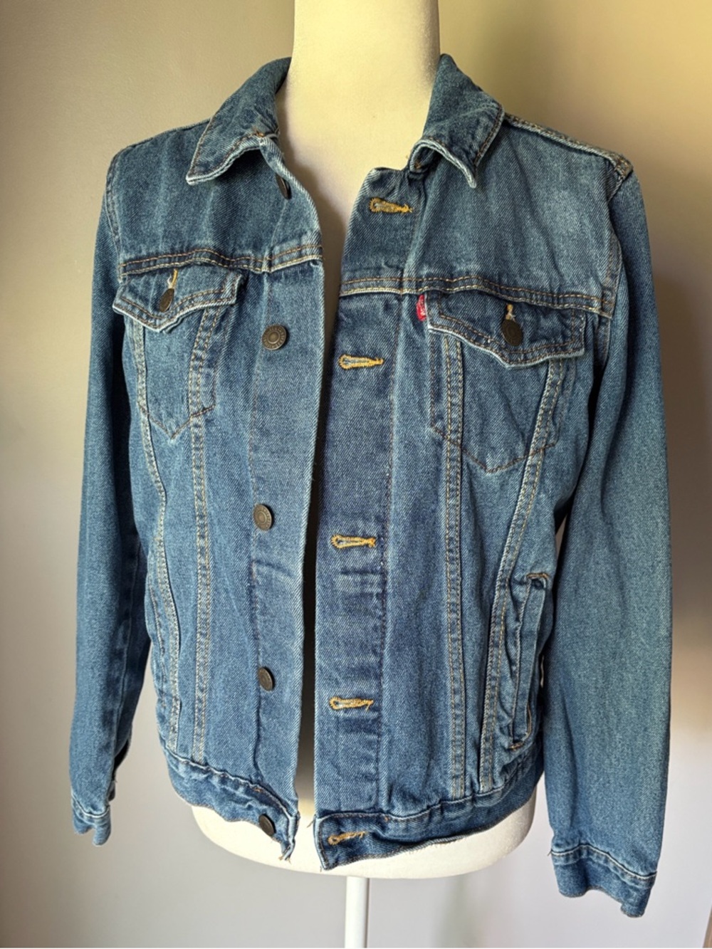 LEVI’S Medium Wash Denim Jacket